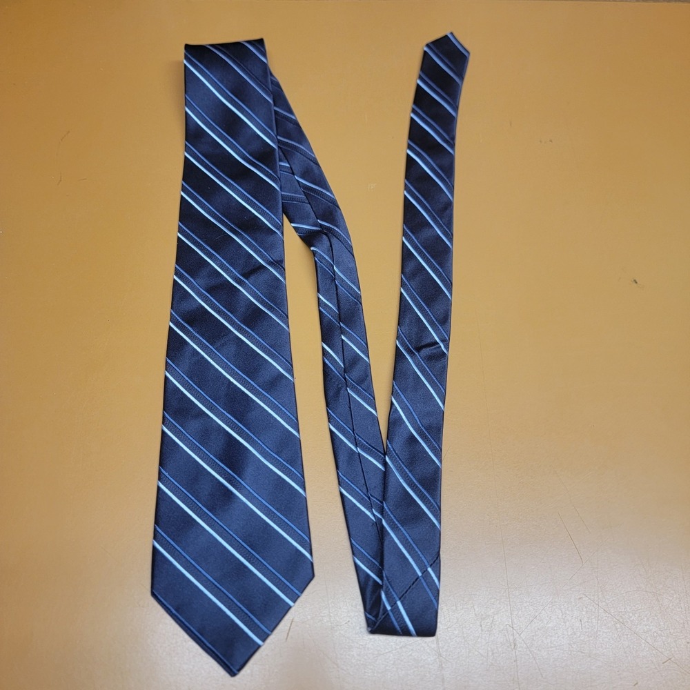 Apt. 9 Diagonal Striped Pattern 100% Silk Neck Tie